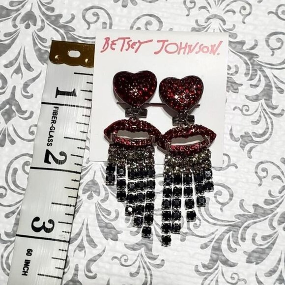 Betsey Johnson Vampire Lip Heart Rhinestone Fringe Drop Earrings Red Black Goth - Picture 4 of 7